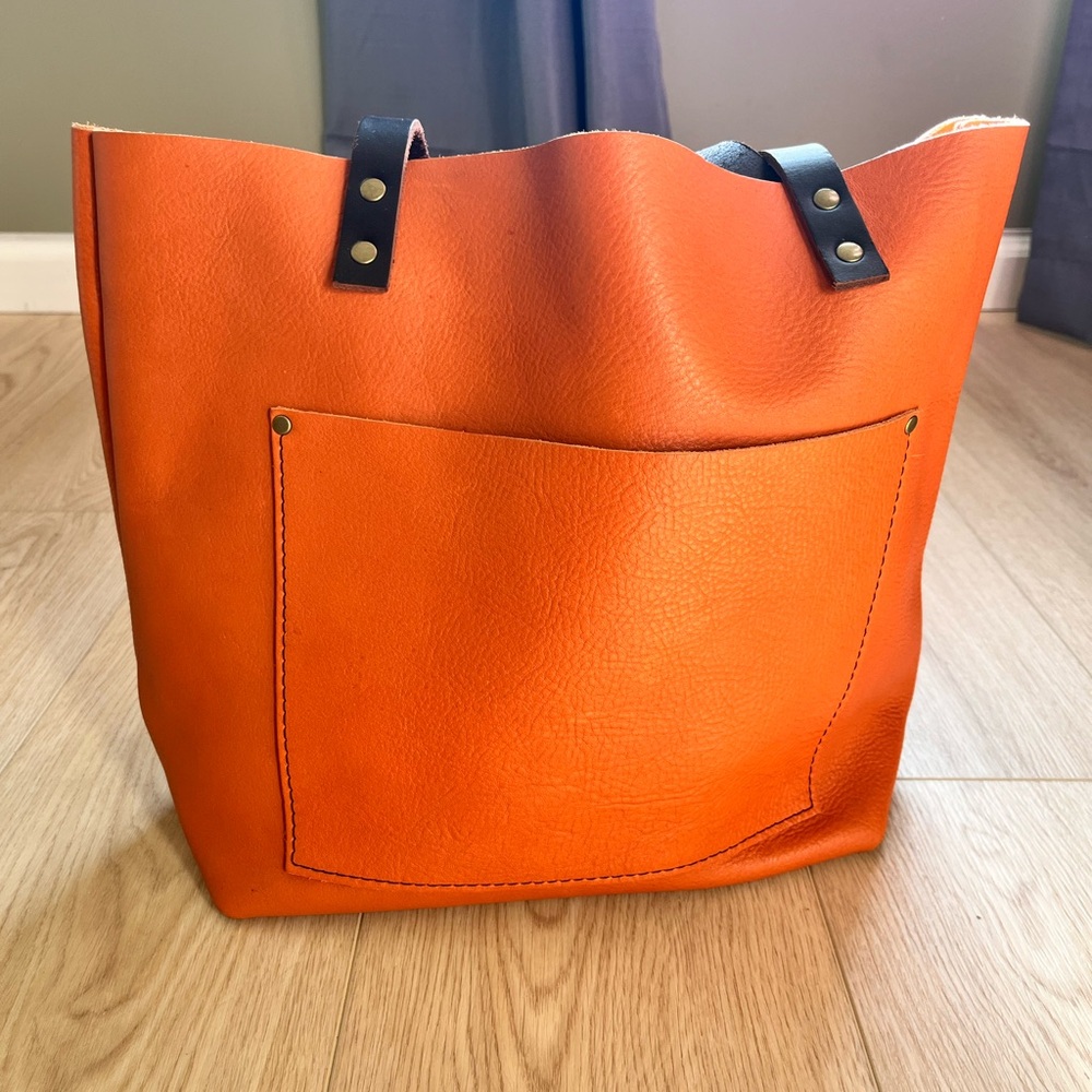 Portland Leather Medium Classic Tote Bag